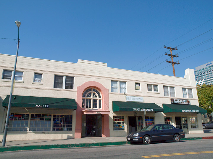 West Doran Apartments, Glendale